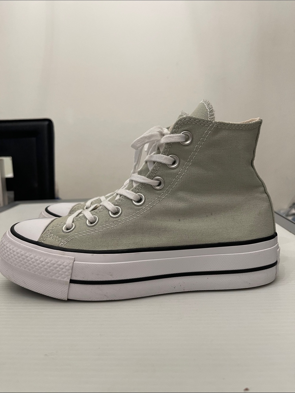 CONVERSE ALL STAR HIGH TOP SNEAKERS WOMENS SIZE 6